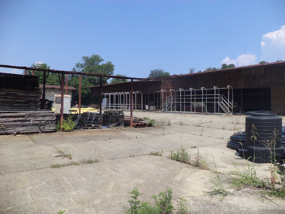 Teren intravilan in suprafata de 10712 mp si constructii