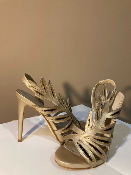 Елегантни дамски сандали висок ток