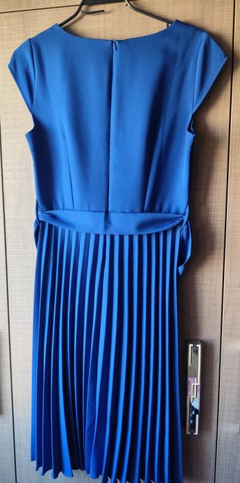 Елегантна рокля и сатенена пола, размер S