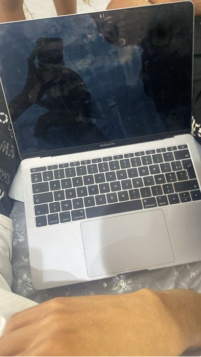 Vand doua macbook pro m14 2023 pentru piese