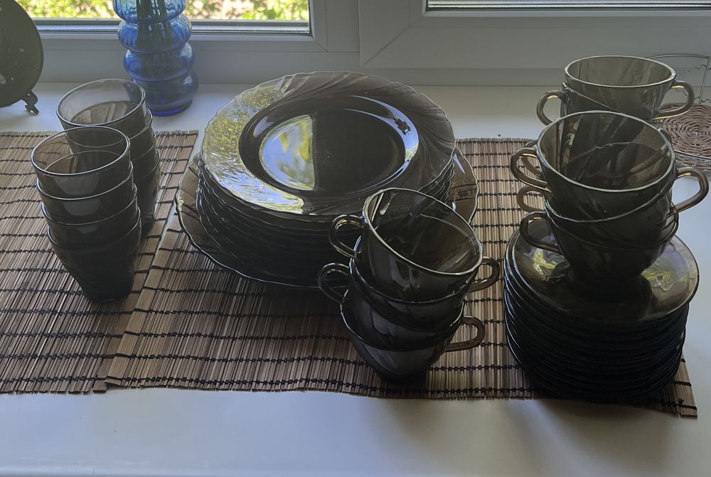 Продам посуду из темного стекла