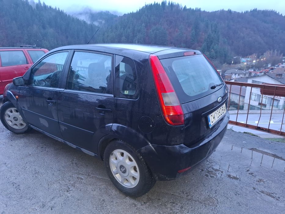 Форд фиеста 1.4  бензин