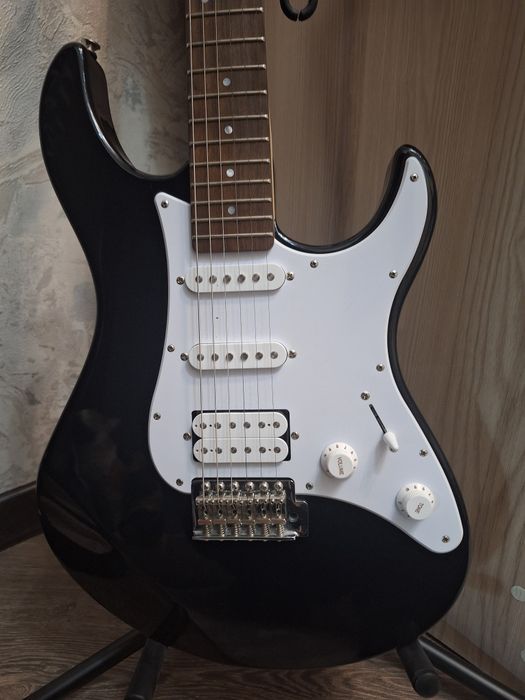 Электрогитара Yamaha Pacifica 012