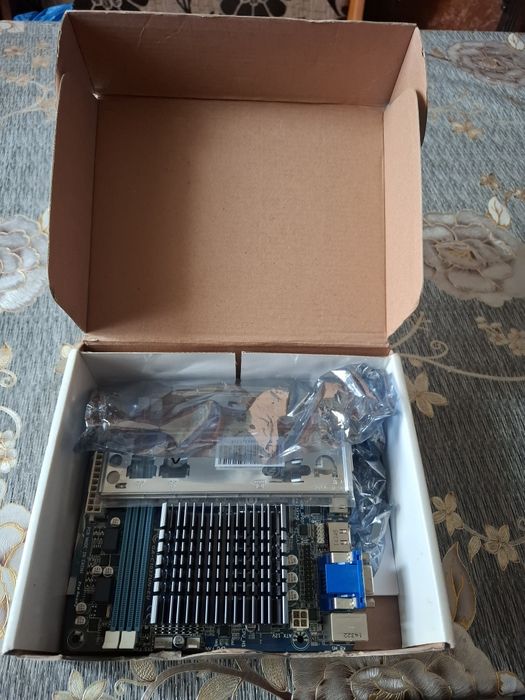 Placa de bază GYGABYTE GA-C1037-UN-EU Mini-ltx