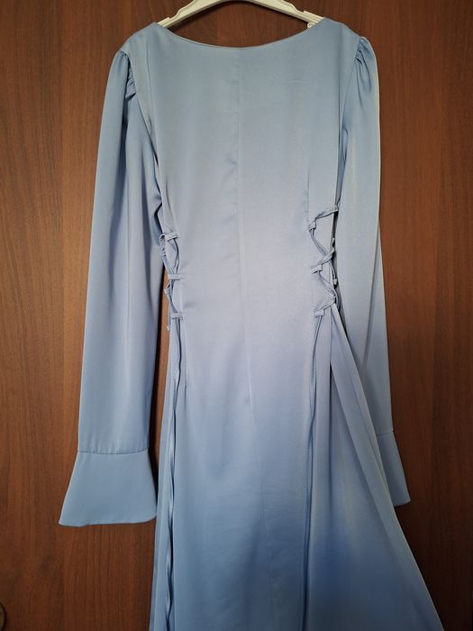 Продаю небесно голубое платье