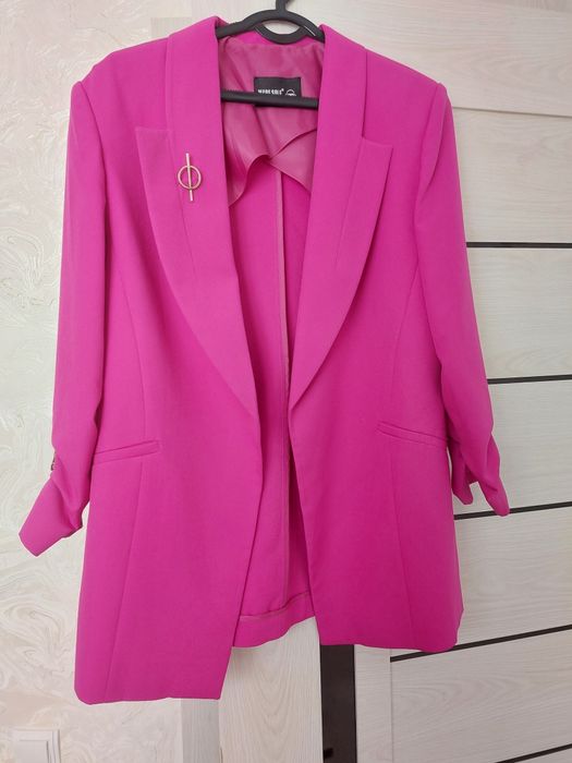 Qizlar uchun kastyum, ayollar uchun kastyum