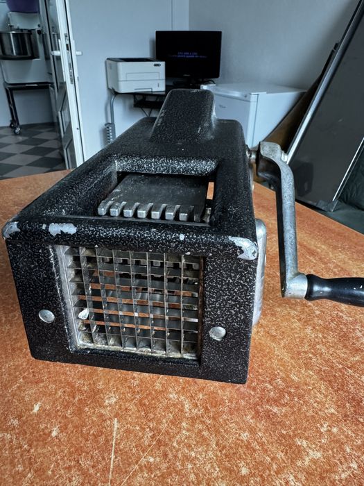 Vand aparat manual de facut cartofi prajiti, fast food, redtaurant, catering