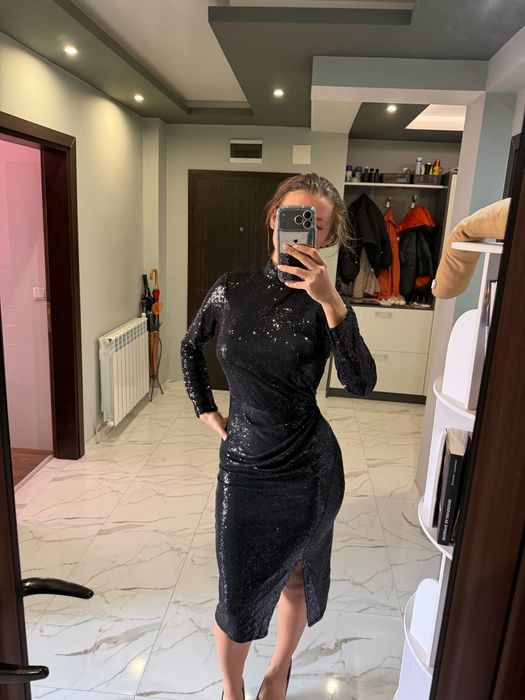 Официални рокли.