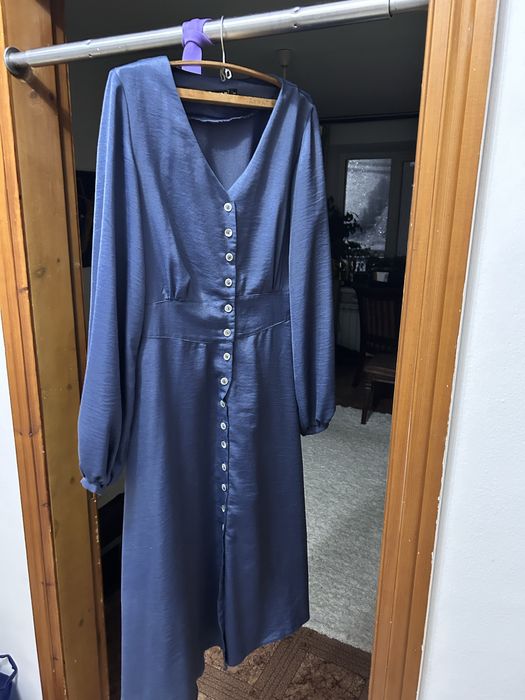 Продам 3 платья 42-44 размера