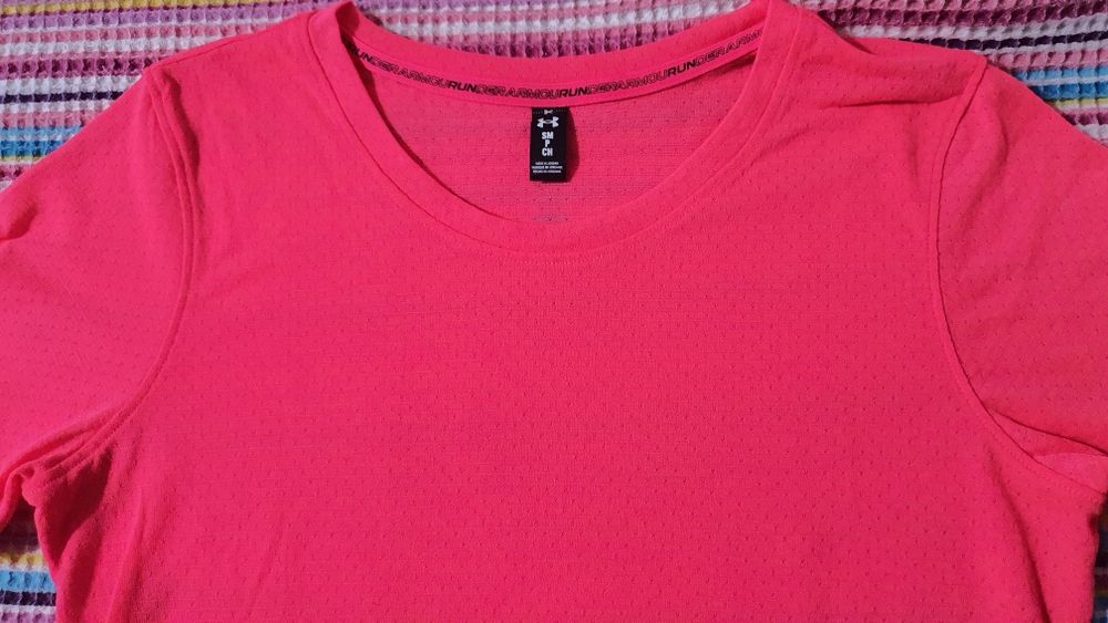 Tricou sport Under Armour S,roz aprins
