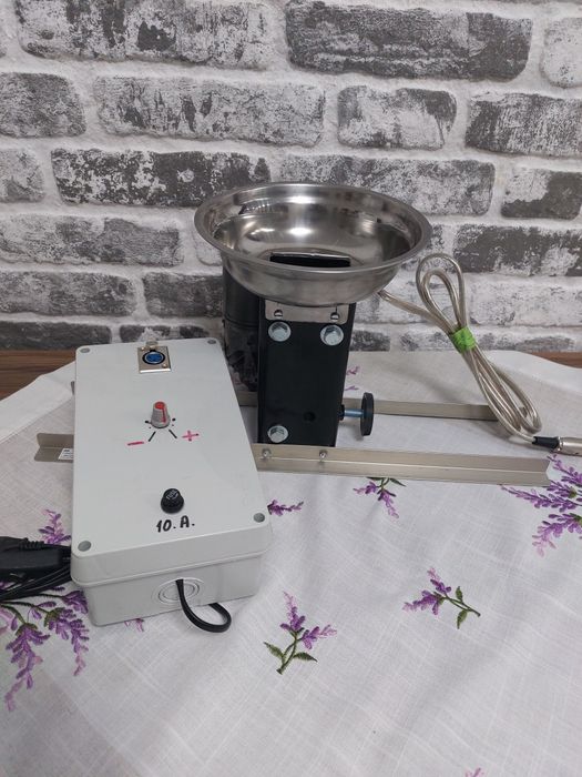 Spargator de nuci electric