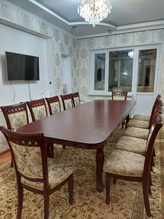 Продаю стол со стульями