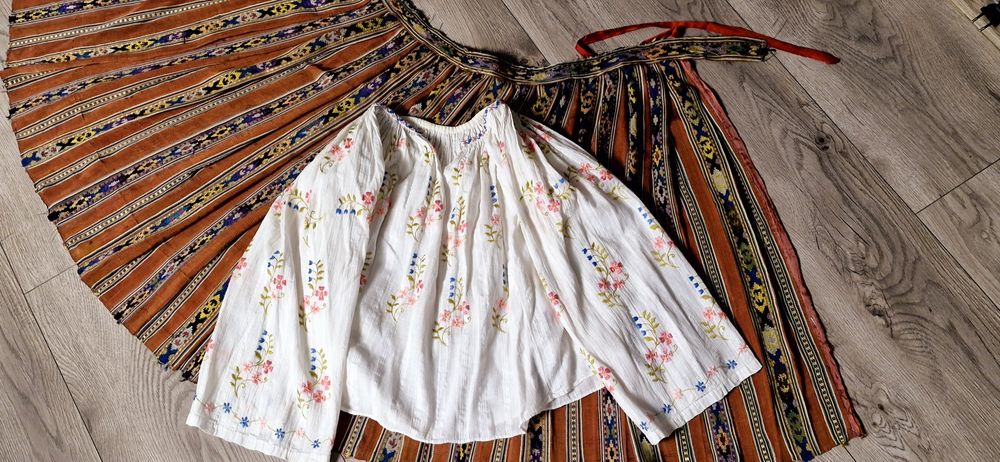 Ie și valnic din matase