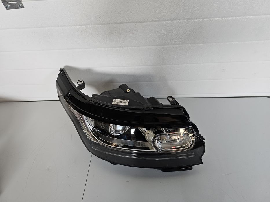 Far dreapta Land Rover Range Rover Vogue