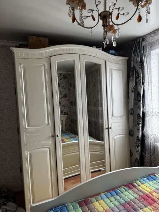 Продам спальный гарнитур