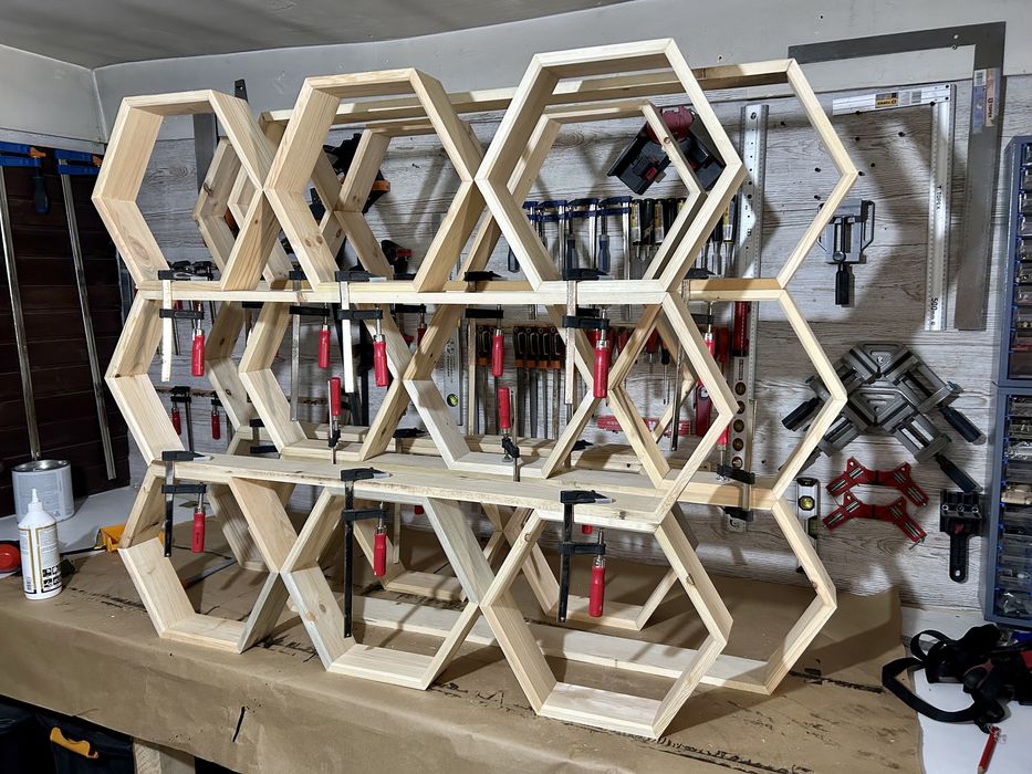 Raft hexagon din lemn masiv la comanda, tratat sau vopsit