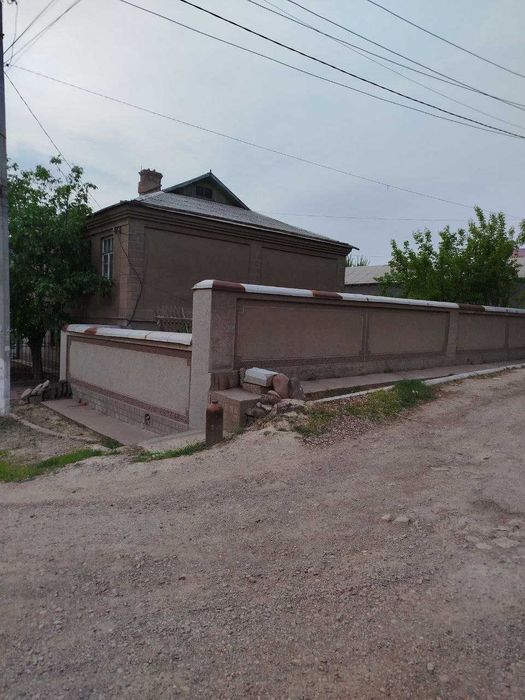 Продается дом, 2-х этажный с мебелью. Ангрен, рядом турбазой Янгиабад