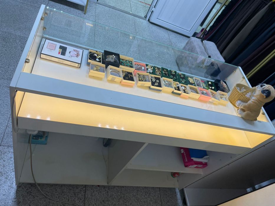 Стилаж маникены примерочная