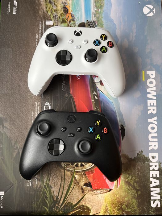 Xbox Series X 1TB 2 геймпада