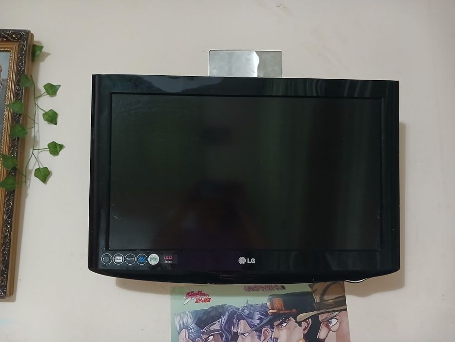 Телевизор LG в рабочем состоянии
