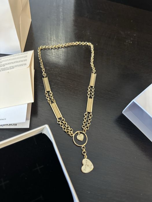 Lănțișor aur galben – model elegant cu pandantive inimă