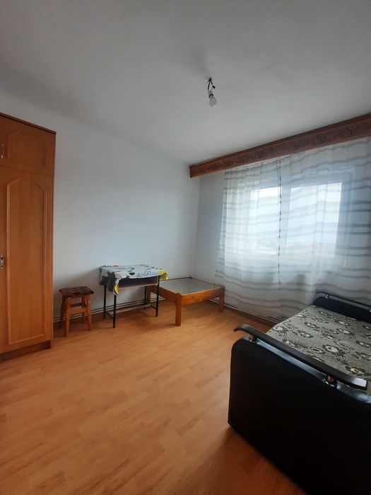 Inchiriez apartament 2 camere in Pascani.