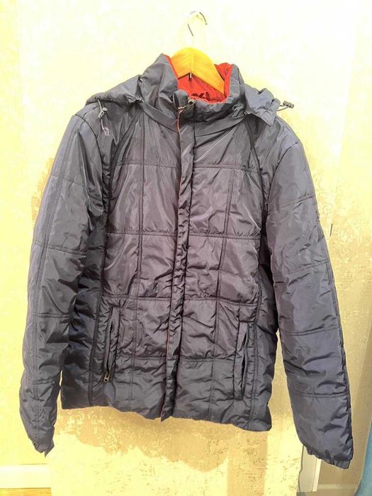 продам мужскую у демисезонную куртку