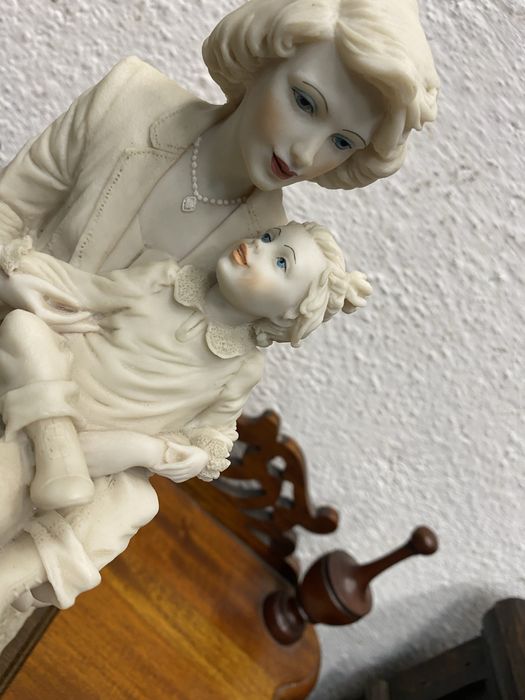 Италианска статуетка „Майка с дете“ A. Belcari, около 1980–1990 г.