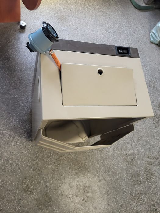 Газова печка и още ток и газ