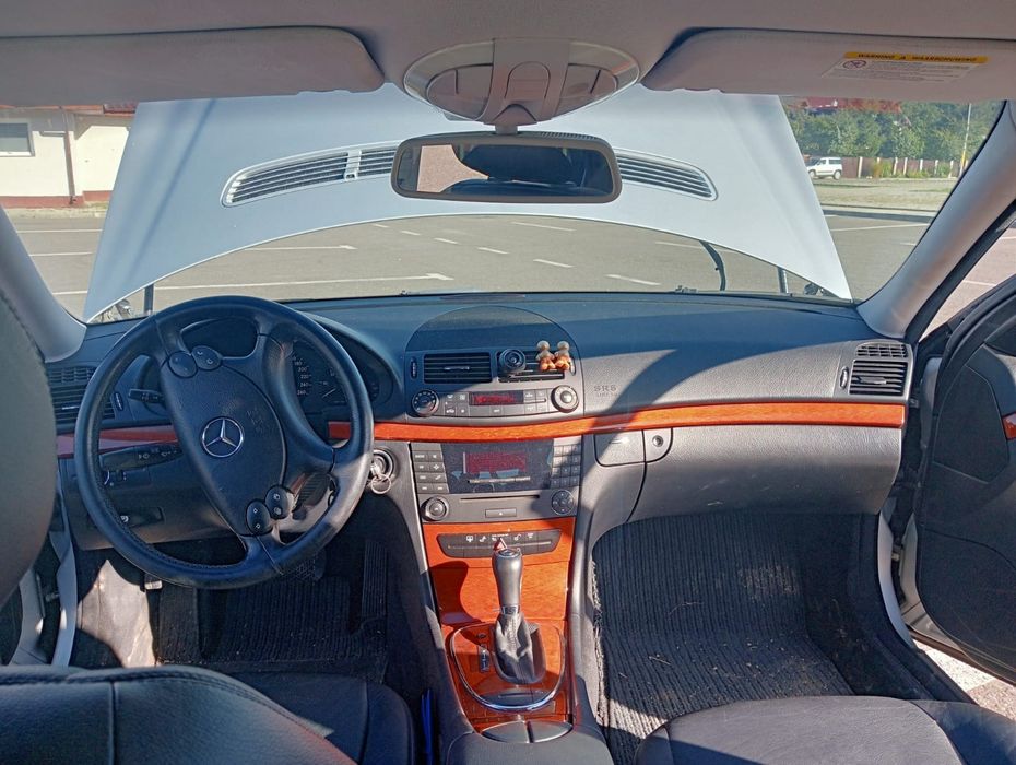 Mercedes-Benz  E 220