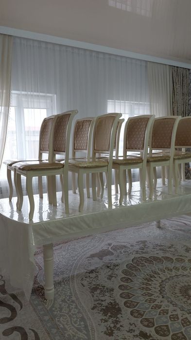 Продам гостиную стол