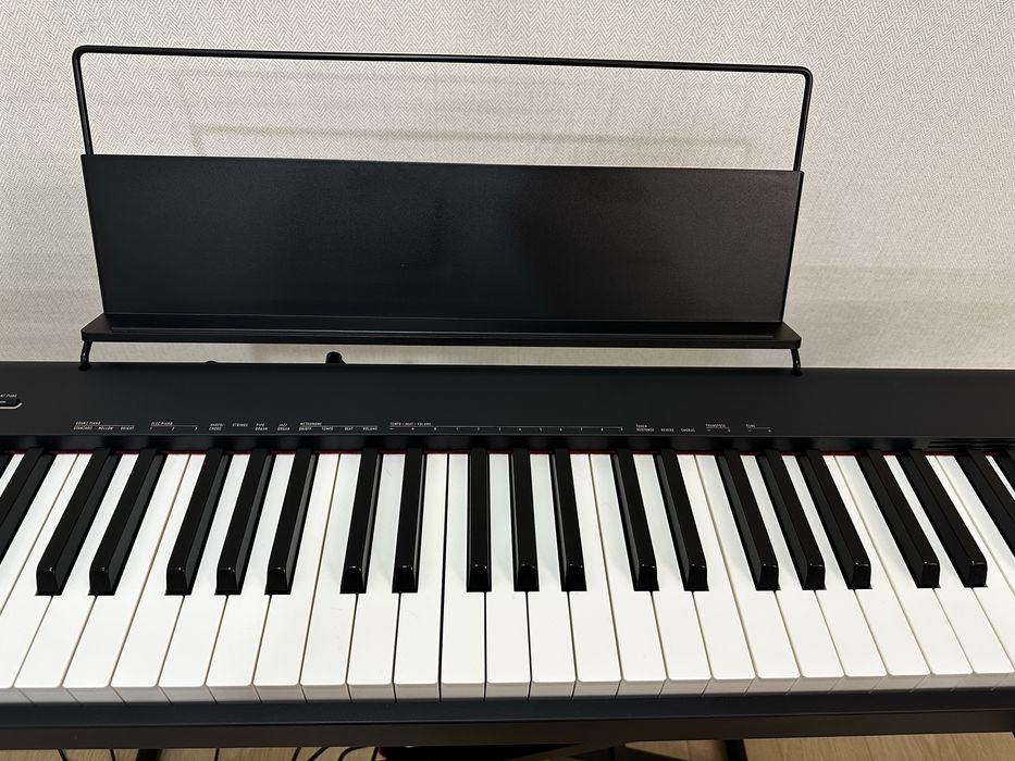 Пианино со стойкой