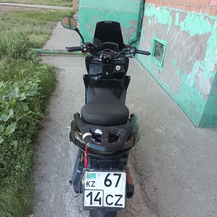 Скутер 150-куб 200000к торг есть