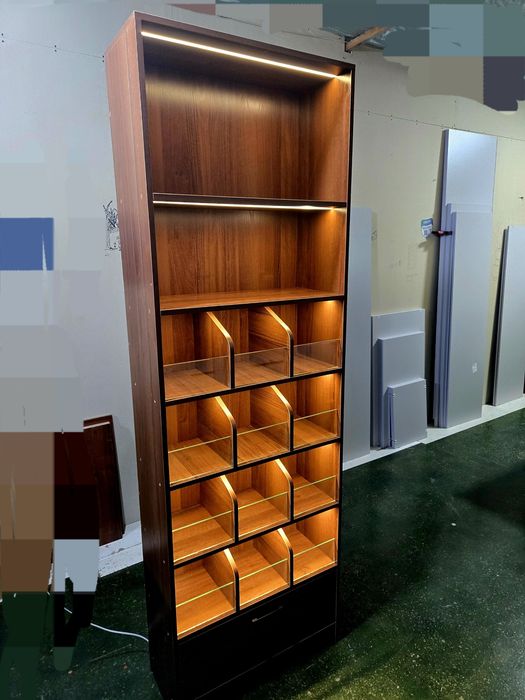 Торговая витрина премиум-класса с LED-подсветкой