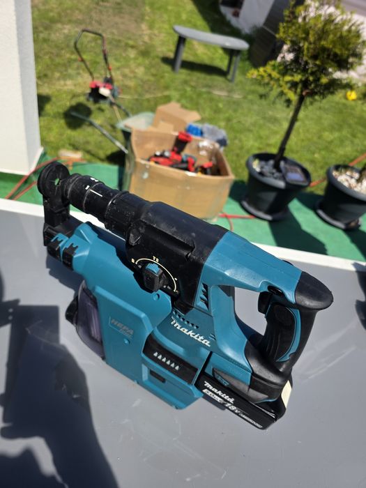 Rotopercutor Makita DHR243 cu aspirator