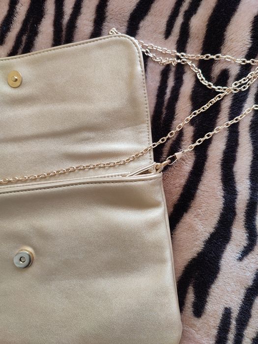 Чанта-златна Carpisa