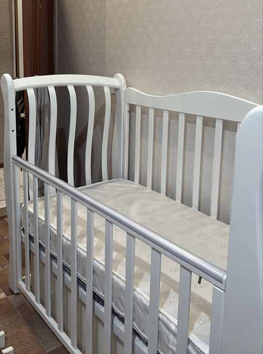 Детская кроватка-манеж