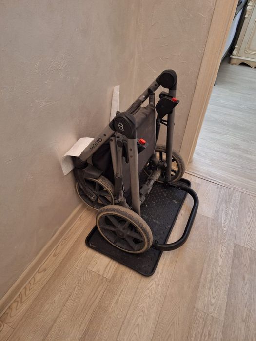 Детская передвижная коляска