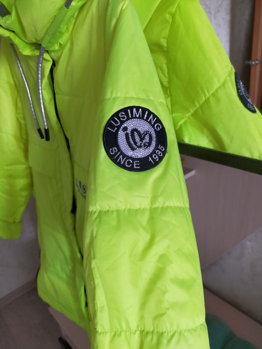 Продам куртку на девочку