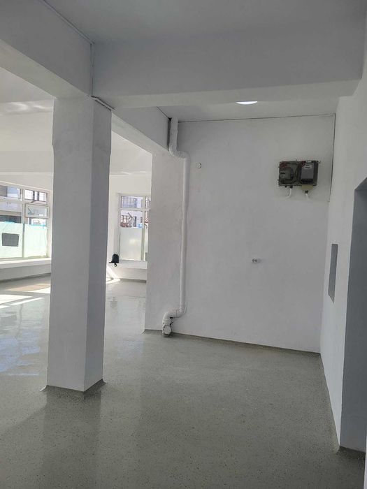 inchiriez spatiu comercial Pucioasa zona pietei