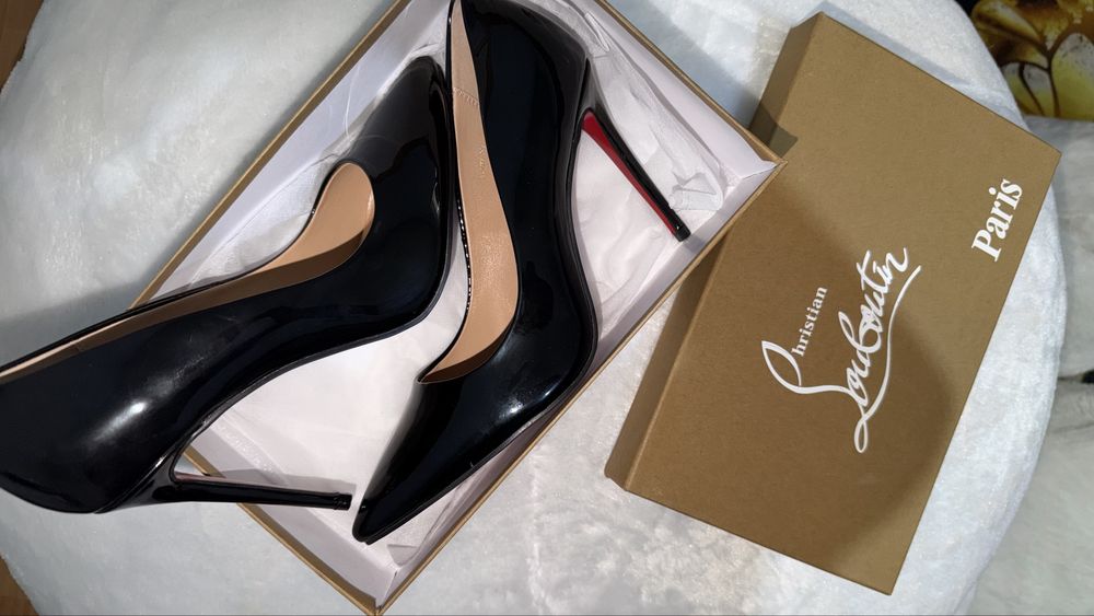 Женская одежда (туфли,платье)