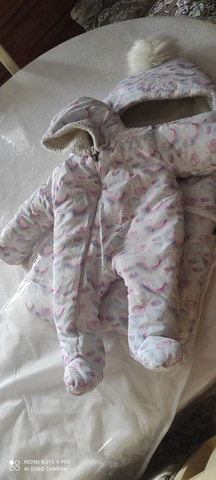 На выписку конверт с комбезом