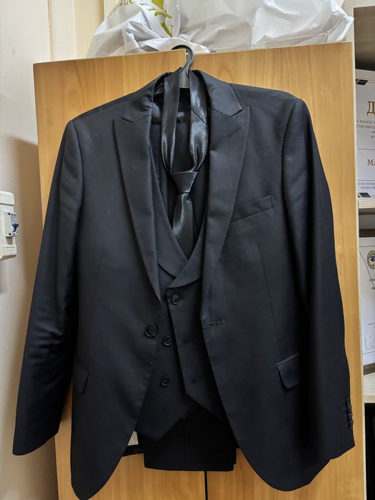 Костюм черный, тройка
