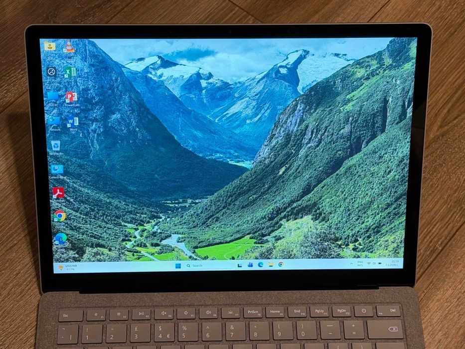 Microsoft Surface Laptop 2 i5-8250U/8RAM/128SSD