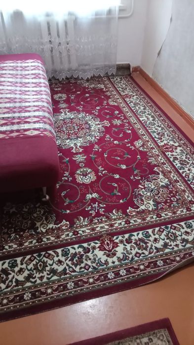 Продам мебель шкафы,диван ковры