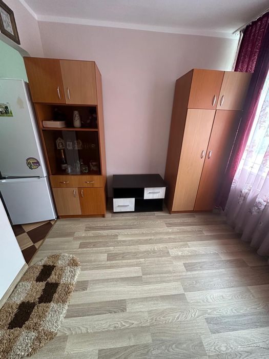 Vand camera de camin 12 m2 - Intabulata, recent renovata