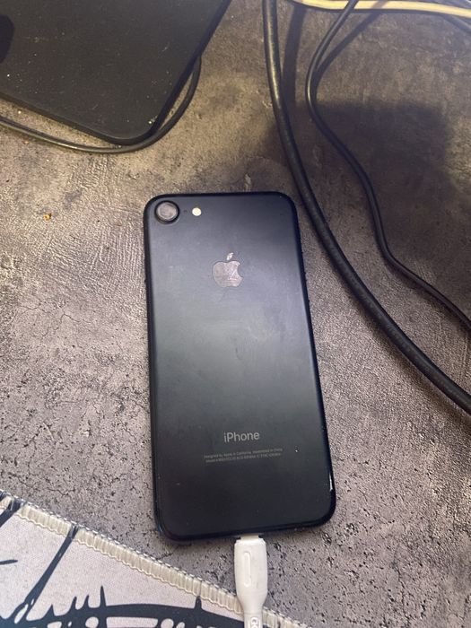 продам айфон 7 в хорошем состоянии