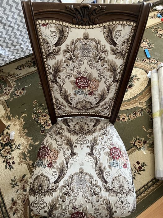 Стол со стальями