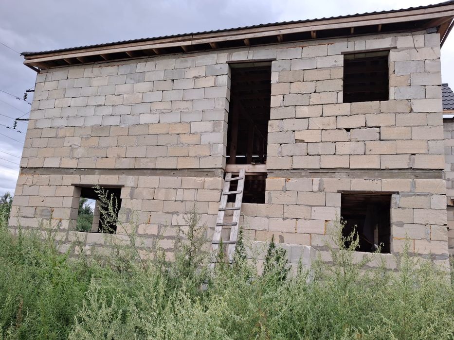 Продам коттедж недостроенный