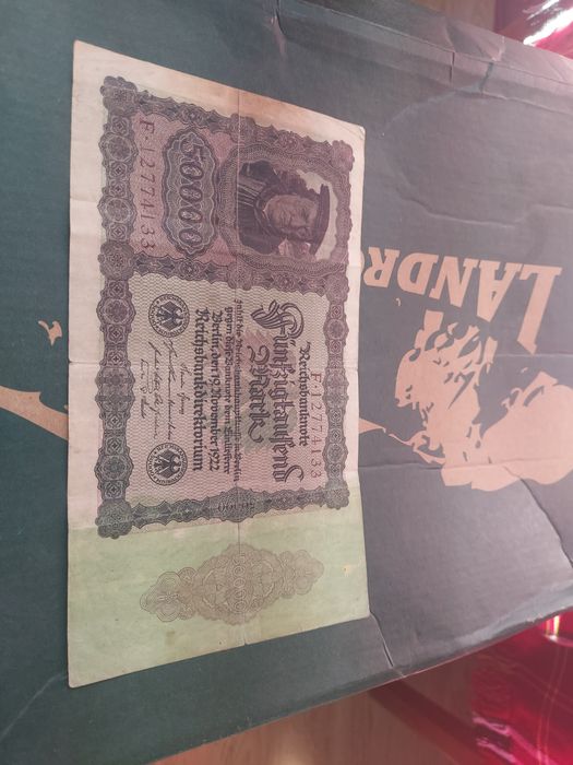 Продават се 50000 марки от 1922г.
